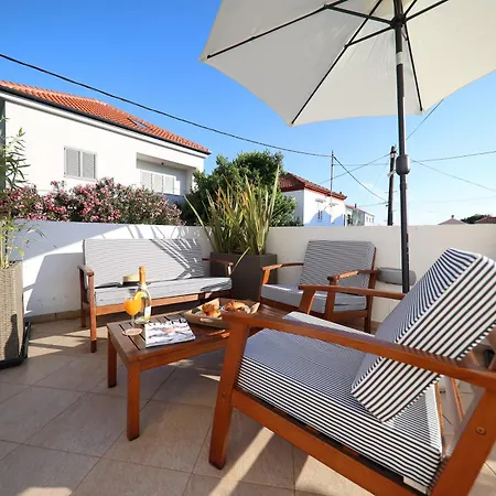 Anabella Iii * 扎达尔